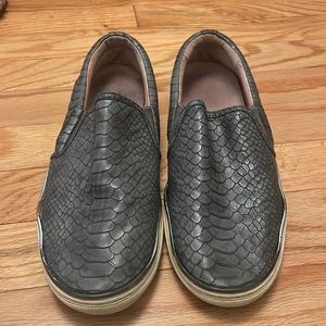 Grey J Slides, size 8.5